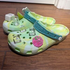 MARGARITAVILLE CROCS Green Tie-Dye with Teal Strap - ALL JIBBITZ men 8/women 10